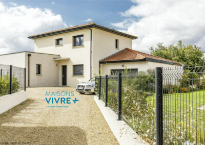 Maison contemporaine en toiture mixte en région Lyonnaise
