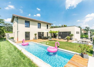 Maison contemporaine sur 3 niveaux en L dans les Monts d'Or