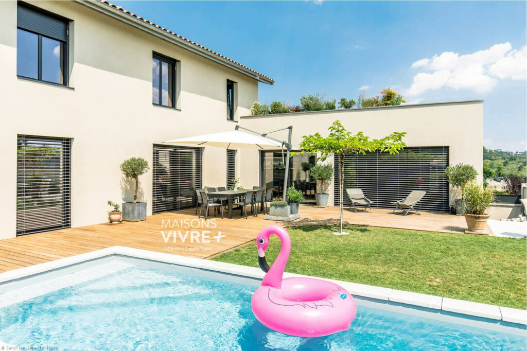 Maison contemporaine sur 3 niveaux en L dans les Monts d'Or