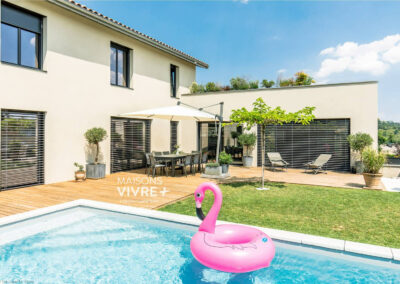Maison contemporaine sur 3 niveaux en L dans les Monts d'Or