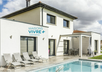 Maison contemporaine en toiture mixte en région Lyonnaise