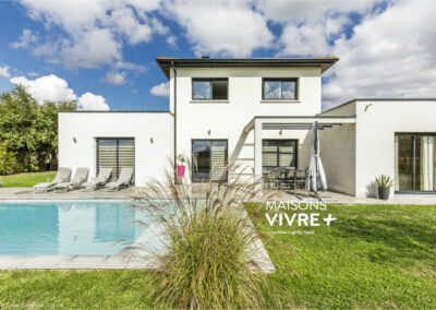 Maison contemporaine en toiture mixte en région Lyonnaise