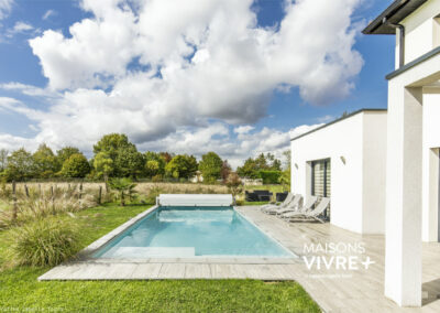 Maison contemporaine en toiture mixte en région Lyonnaise