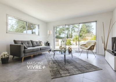 Maison contemporaine toit plat dans l'Ouest Lyonnais