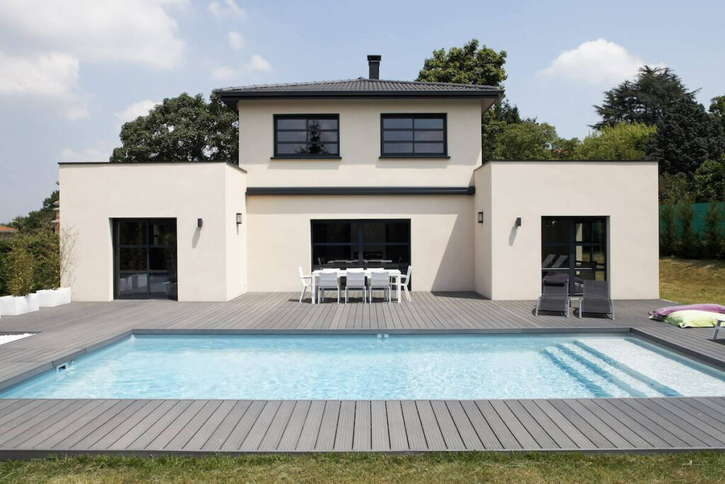 Maison contemporaine de plain pied en 3 volumes avec toit terrasse à Caluire près de Lyon
