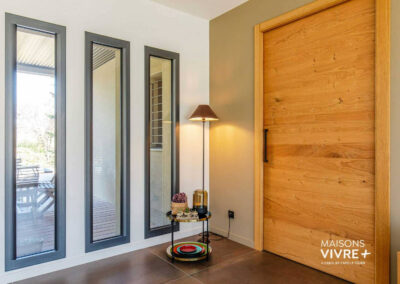 Maison moderne de plain-pied avec toiture mixte, jardin et piscine dans l'Ain : un projet lumineux et haut de gamme