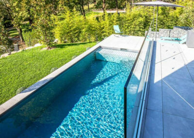Maison contemporaine avec toit-terrasse, piscine et prestations haut de gamme dans le Rhône près de Lyon