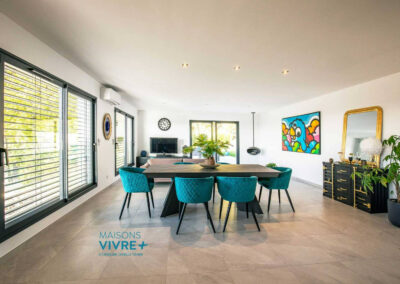 Maison contemporaine avec toit-terrasse, piscine et prestations haut de gamme dans le Rhône près de Lyon