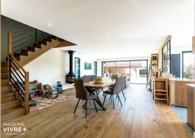 Vue du salon Maison moderne avec piscine près de Villefranche sur Saône
